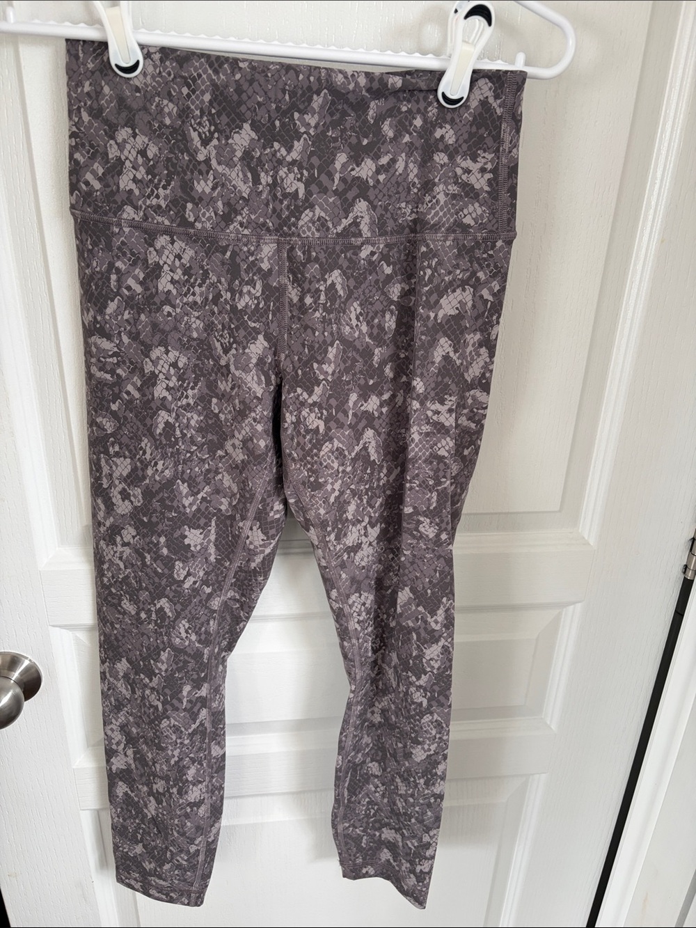 High-Waist Purple Snake-Print Leggings - Women